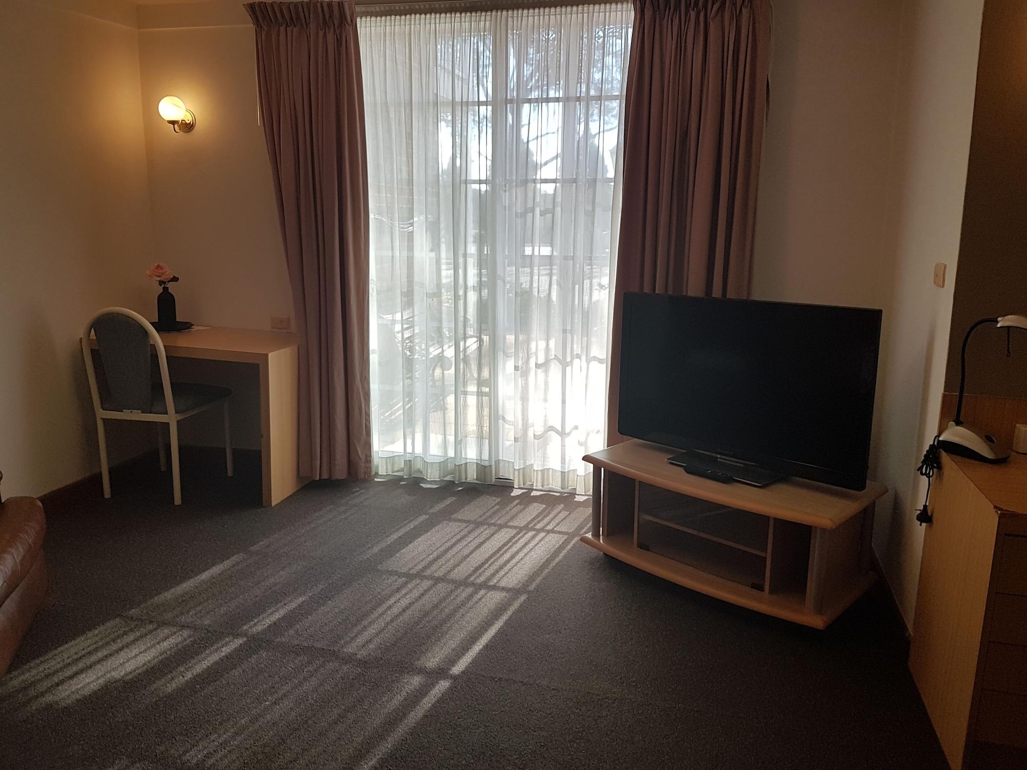 Golden Age Motor Inn Queanbeyan Ngoại thất bức ảnh