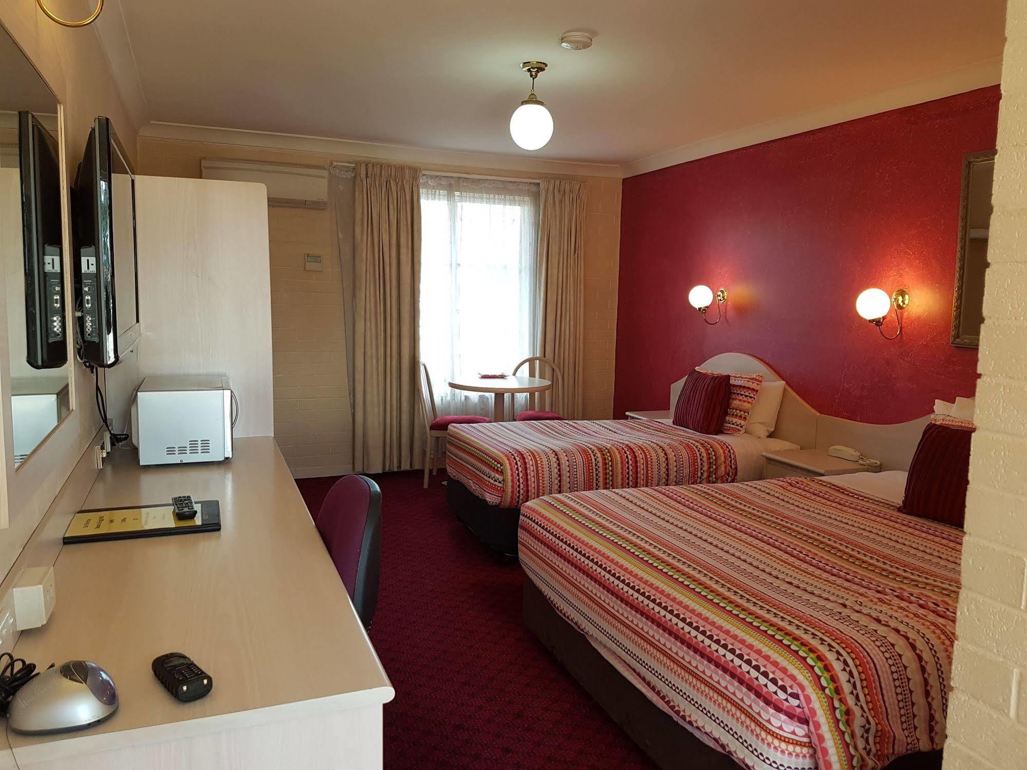 Golden Age Motor Inn Queanbeyan Ngoại thất bức ảnh