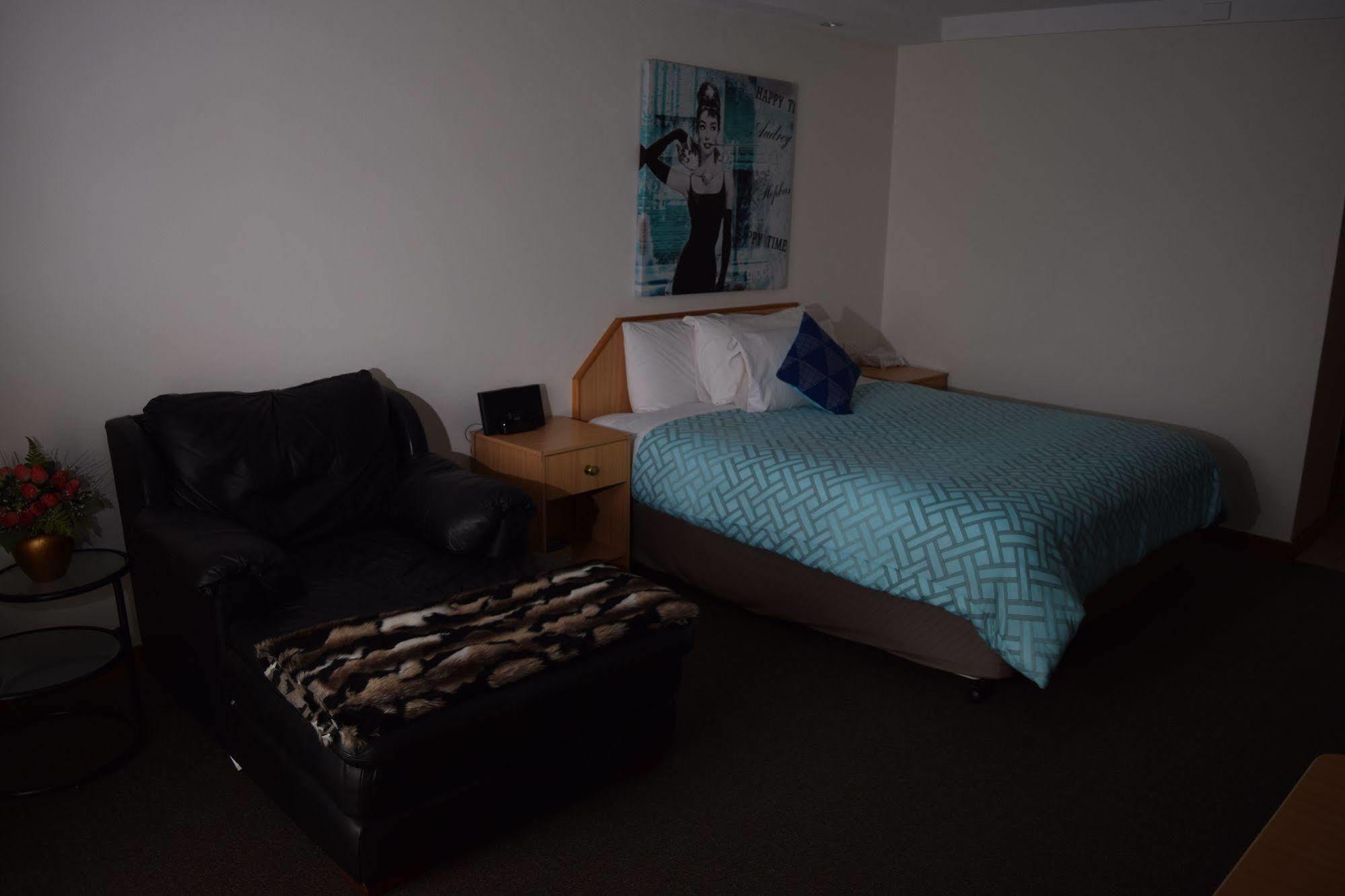 Golden Age Motor Inn Queanbeyan Ngoại thất bức ảnh